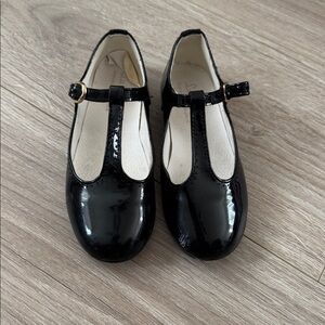 La coqueta T strap patent leather shoes